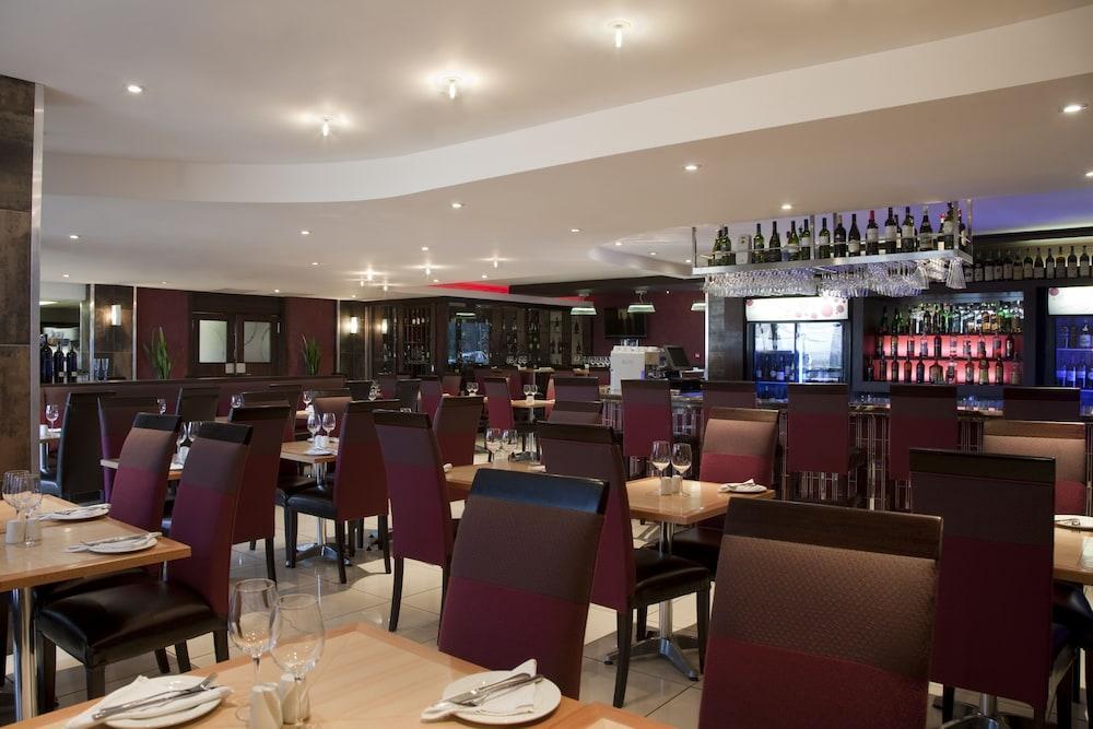 Holiday Inn Express Sandton-Woodmead By Ihg Екстериор снимка