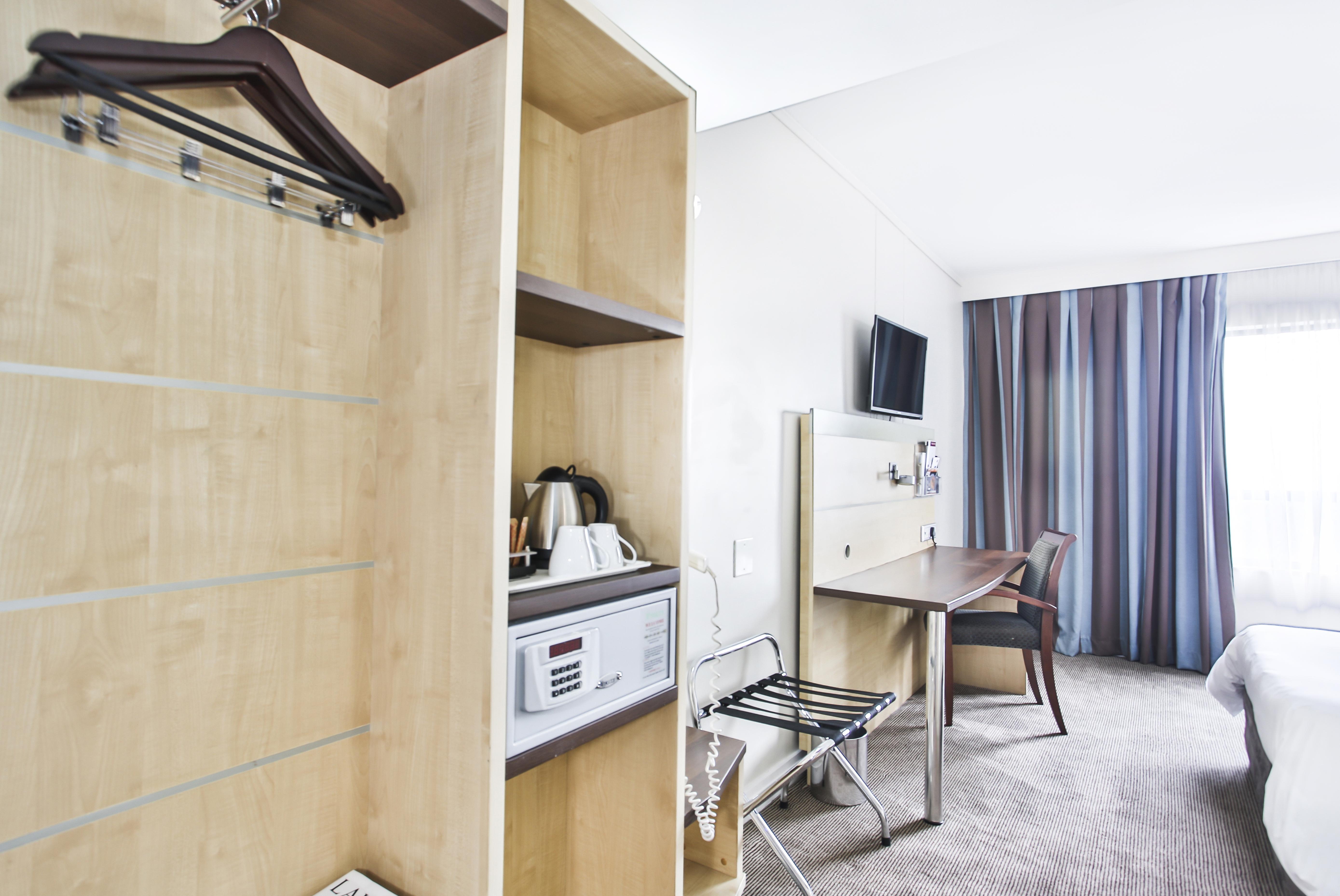 Holiday Inn Express Sandton-Woodmead By Ihg Екстериор снимка