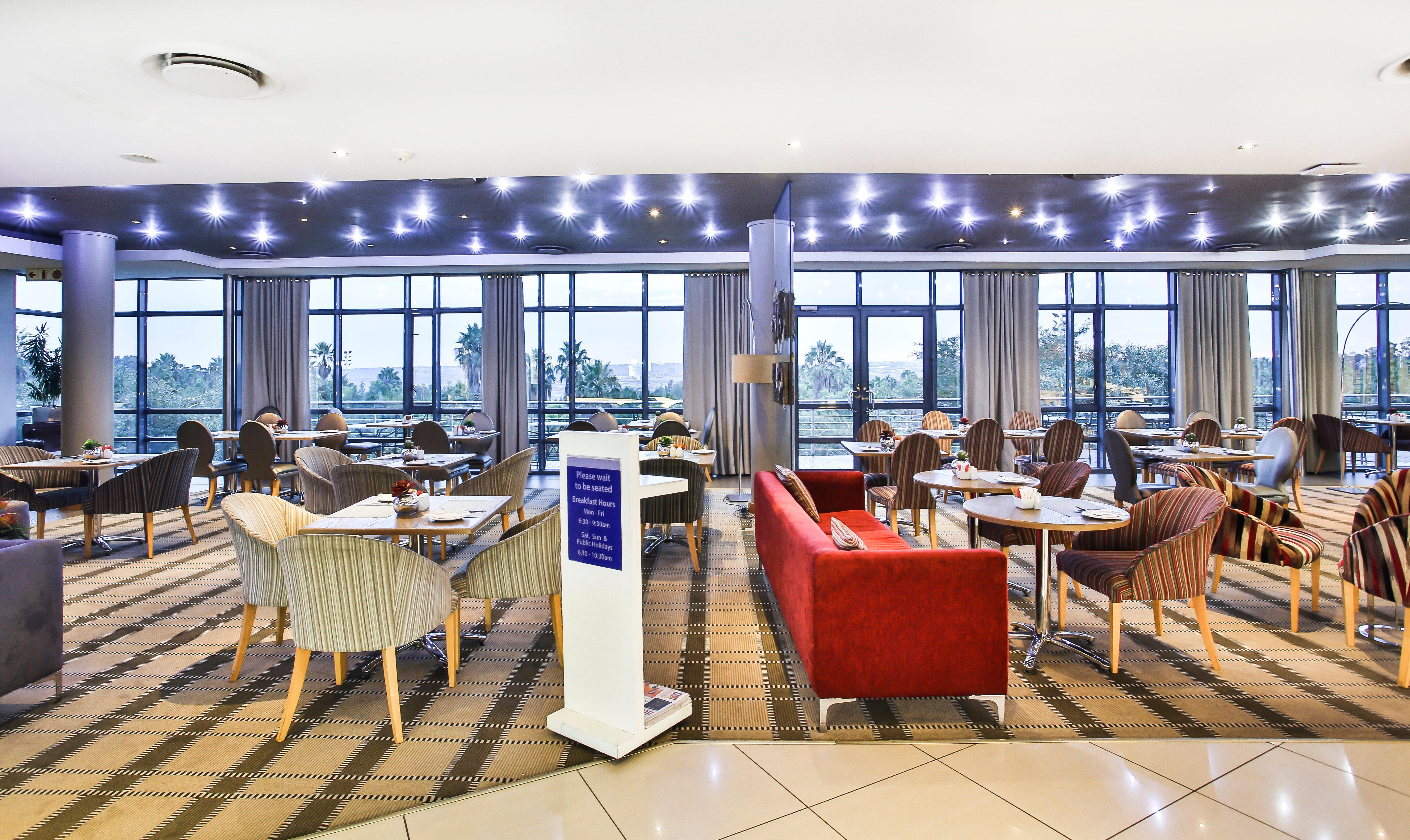 Holiday Inn Express Sandton-Woodmead By Ihg Екстериор снимка