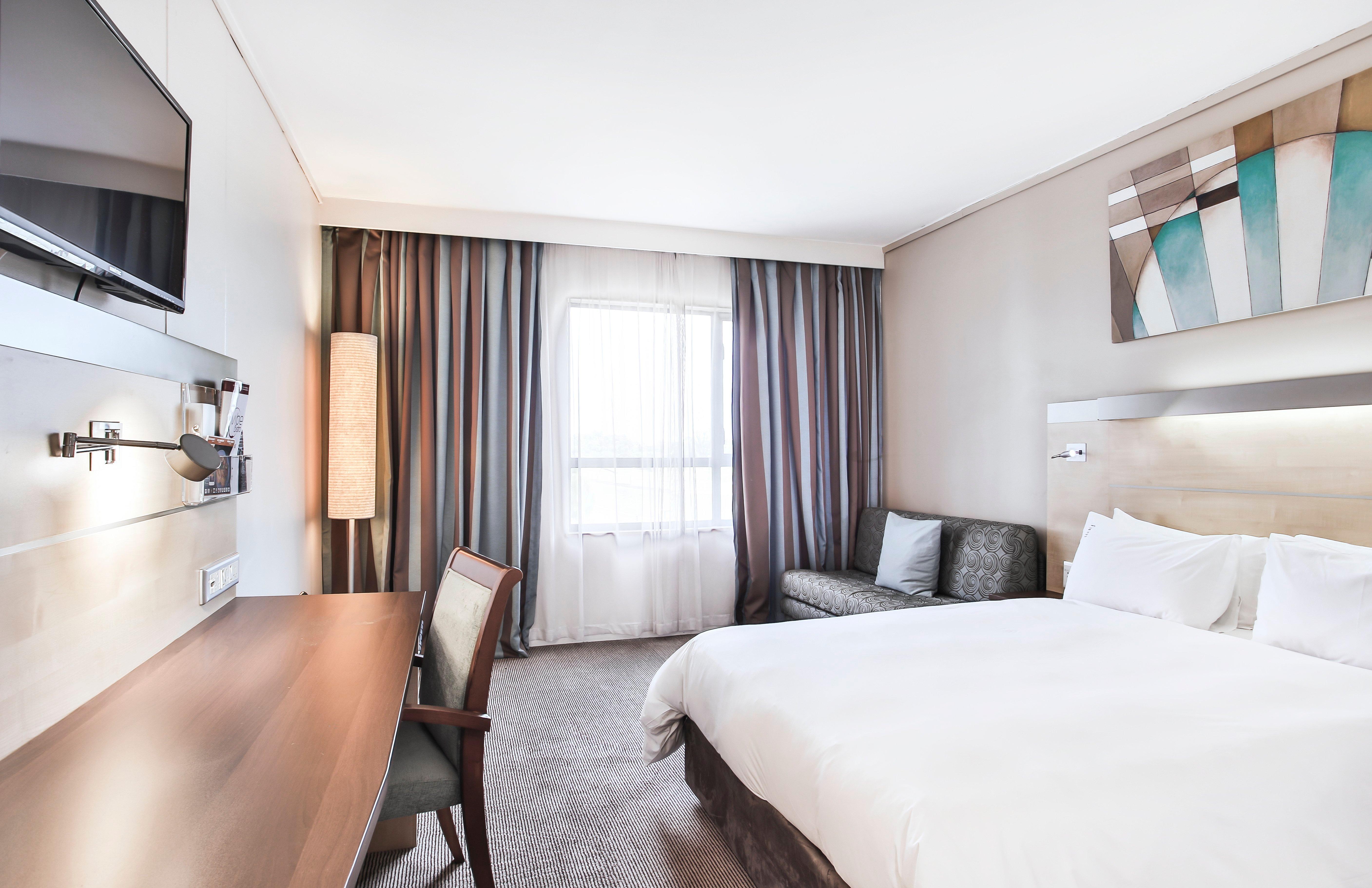 Holiday Inn Express Sandton-Woodmead By Ihg Екстериор снимка