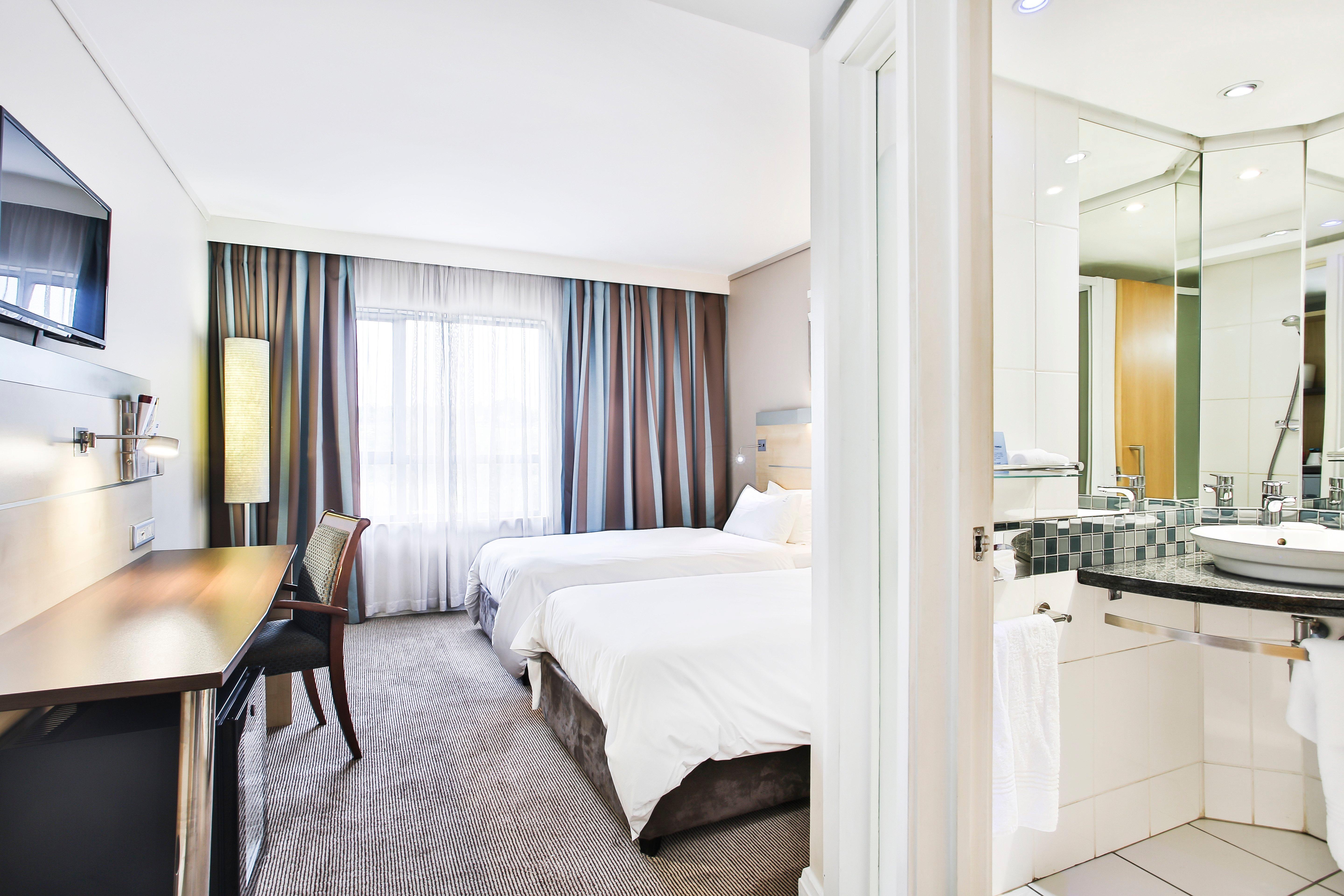 Holiday Inn Express Sandton-Woodmead By Ihg Екстериор снимка
