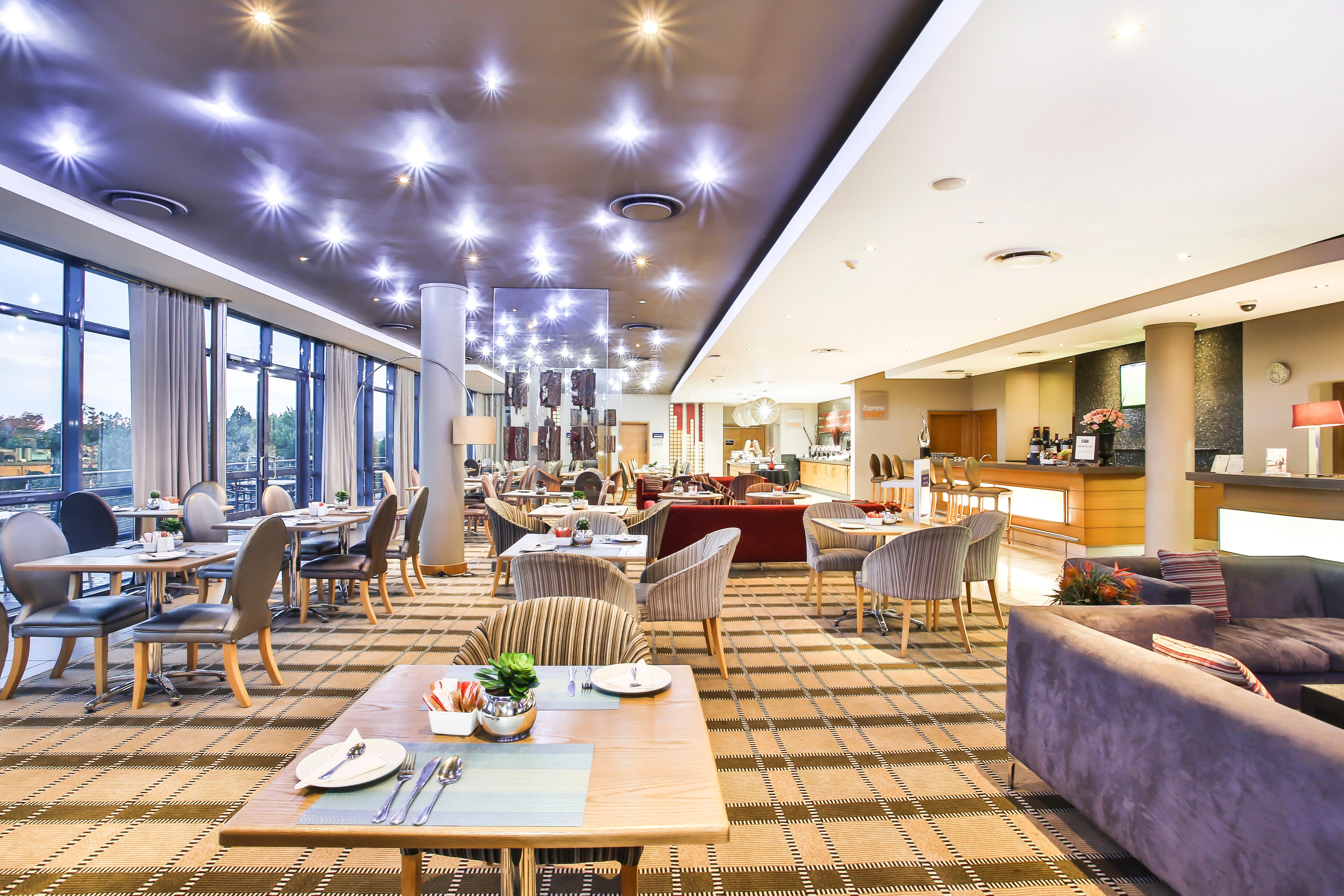 Holiday Inn Express Sandton-Woodmead By Ihg Екстериор снимка