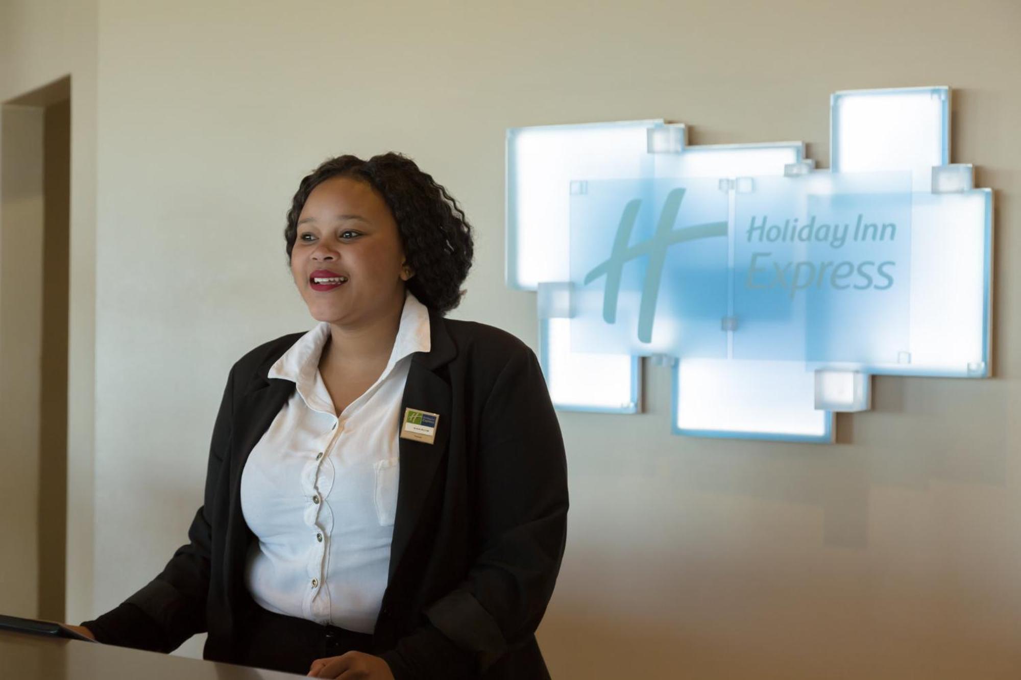 Holiday Inn Express Sandton-Woodmead By Ihg Екстериор снимка