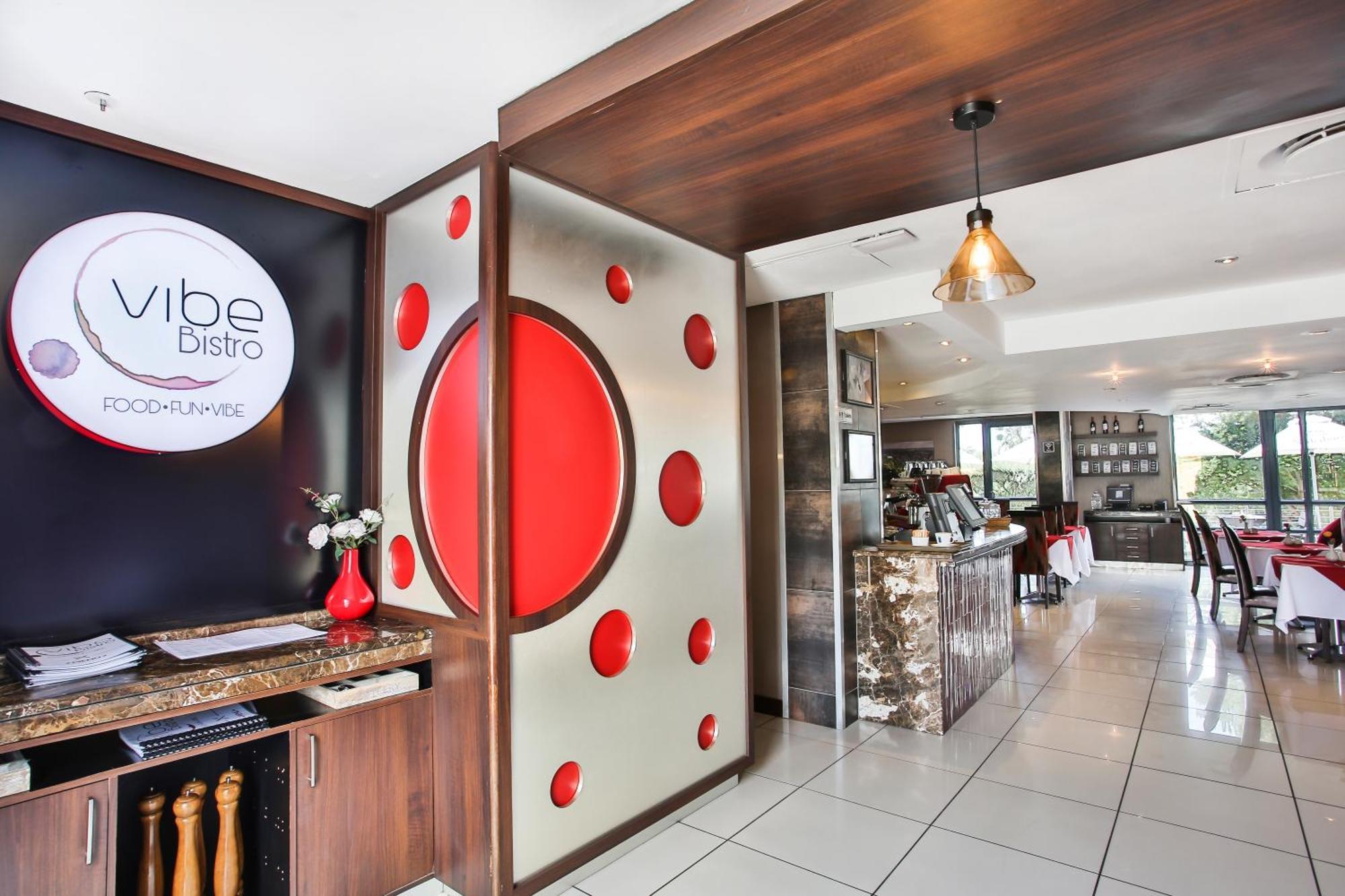 Holiday Inn Express Sandton-Woodmead By Ihg Екстериор снимка