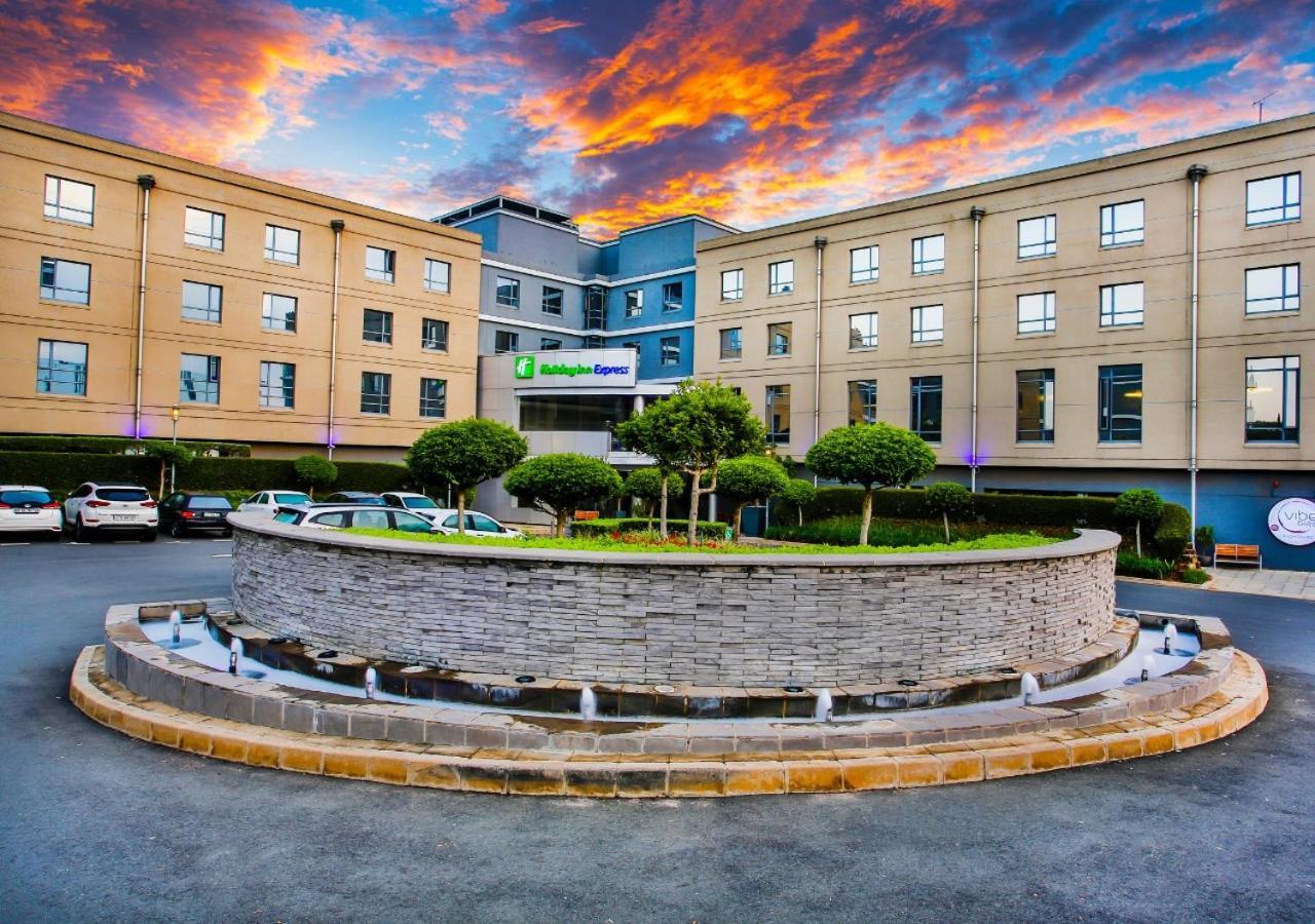 Holiday Inn Express Sandton-Woodmead By Ihg Екстериор снимка